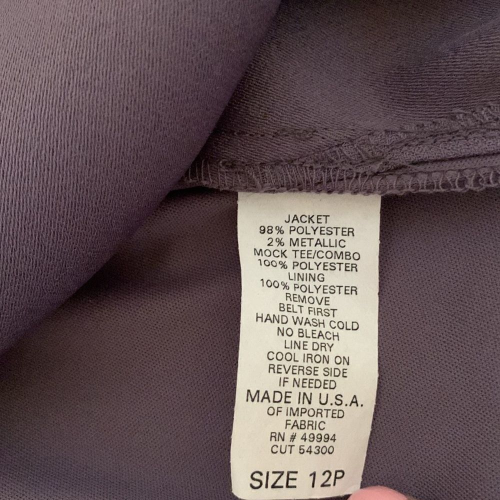 R & M Richard’s Elegant Purple Shimmer Floral Blazer Blouse Lightweight Size 12P - Picture 9 of 9